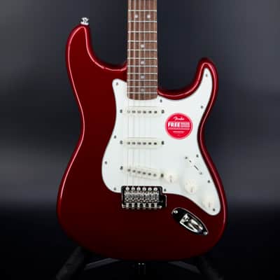 Squier Classic Vibe '60s Stratocaster with Laurel Fretboard Candy Apple Red image 3