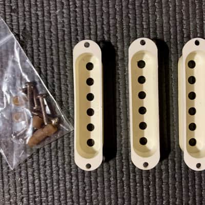 MIJ Fender Stratocaster 1970s 1980s - White PICKUP COVERS Japan image 3