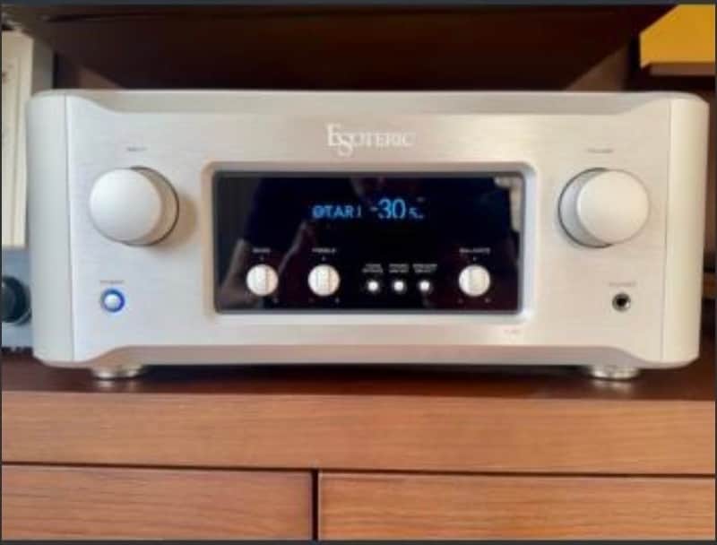 Esoteric F07 integrated amplifier image 1