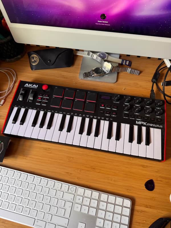 Immagine Akai MPK Mini Plus 37-Key Compact USB Midi Keyboard Controller - 1