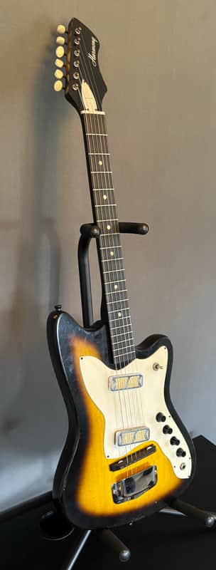 Harmony H-15 Bobkat 1966 Sunburst w/ Original DeArmond Gold Foil Pickups – USA
