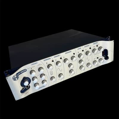 SWR Mo’Bass 900 Watt Bass Amp with tube preamp and built-in effects image 2