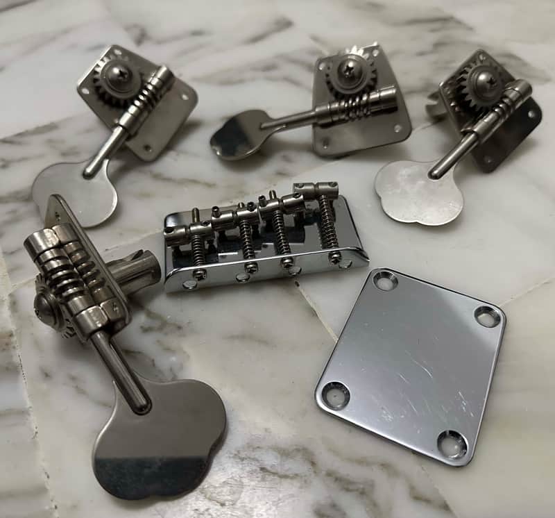 Fender USA P-Bass Vintage Hardware (bridge + tuners + neck plate) 2004-2005 - Crome image 1