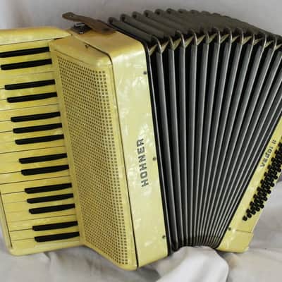 7885 - Buttercream Hohner Verdi II Piano Accordion MM 34 80 image 1