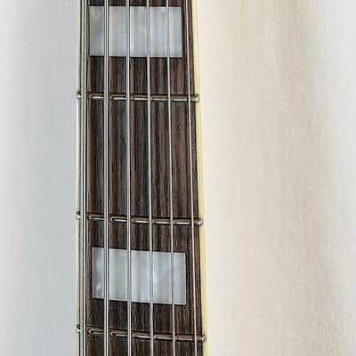 Squier Classic Vibe Bass VI, Laurel Fingerboard, 3-Color Sunburst image 8