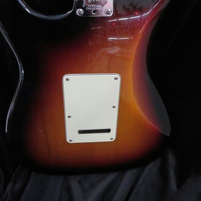 Fender American Deluxe Stratocaster with Maple Fretboard 2011 - 2015 - 3-Color Sunburst image 9