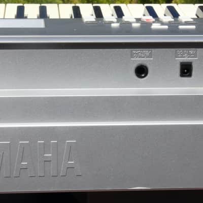 Yamaha DGX 620 2006 - Wood Look Trim image 5