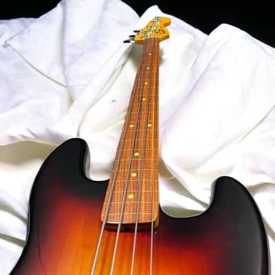 Fender Jaco Pastorius Fretless Jazz, 3-Tone Sunburst w/ Pau Ferro image 6