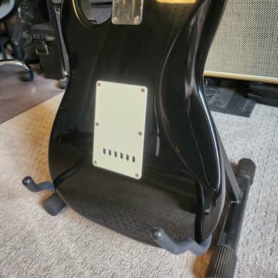 Squier Affinity Series Stratocaster 21-Fret with Rosewood Fretboard 2004 - Black image 6