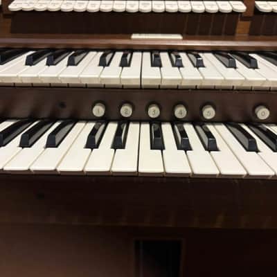 Allen Organ w/ Premium Built-In Speakers, AGO Pedalboard & Bench! image 2
