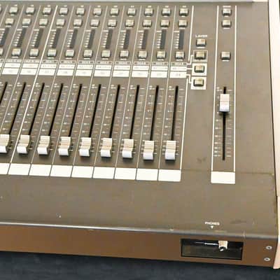 Roland M-400 48-Channel Live Digital Mixing Console CG01WR2 image 4