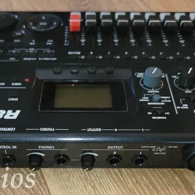 Zoom R8 - Like New in New Case! image 3