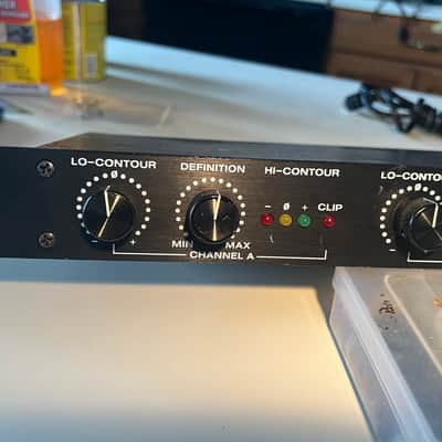 BBE 422A Sonic Maximizer with rack mount bolts & washers. image 2