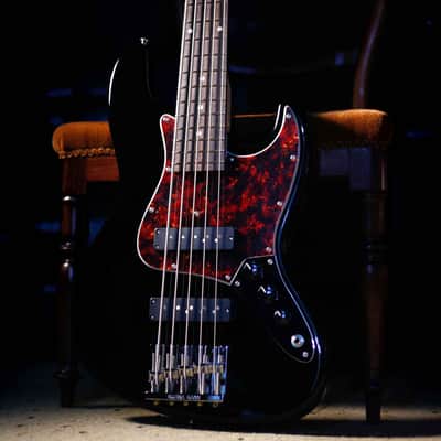 Crews Maniac Sound effects, acoustic guitars, bass guitars