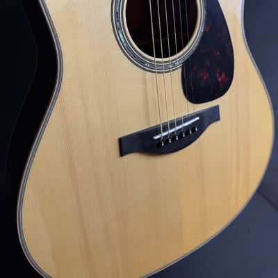 Yamaha LL16 ARE Handcrafted Dreadnought Acoustic-Electric Guitar Gloss Natural w/ Soft Case image 6