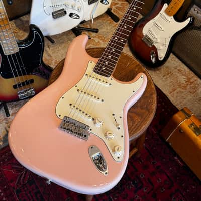 USA Fender FSR American Standard Stratocaster  2013  - Shell Pink