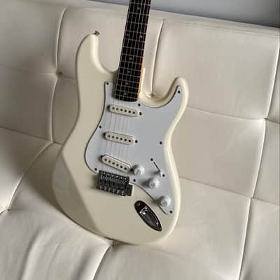 Epiphone by Gibson ストラト80年代 Gibson Epiphone Stratocaster, 1980's, Cherry Apple Red, 3 PU's