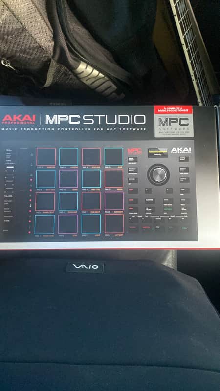 Akai MPC Studio Music Production Controller 2021 - Present - Black imagen 1