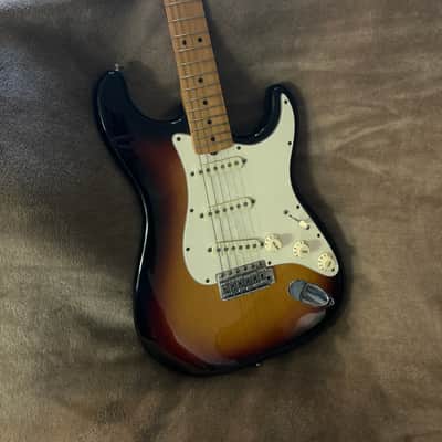 Fender American Vintage '82 Stratocaster 1982 Sunburst) image 1