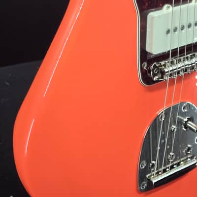 Squier 0374083511 Classic Vibe™ '60s Jazzmaster®, Laurel Fingerboard, Tortoishell Pickguard, Tahitian Coral image 4