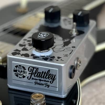 Flattley Poison Ivy ~ Octave Harmonic Fuzz ~ Silver Range ~ Includes FREE Power Supply image 3