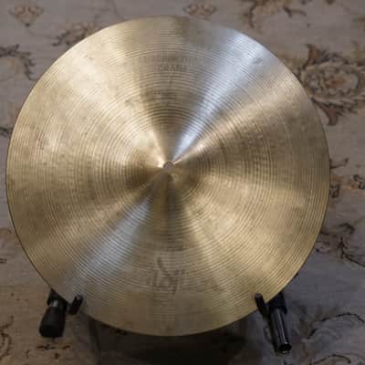 Zildjian 16" Avedis Medium Thin Crash - 1164g image 1