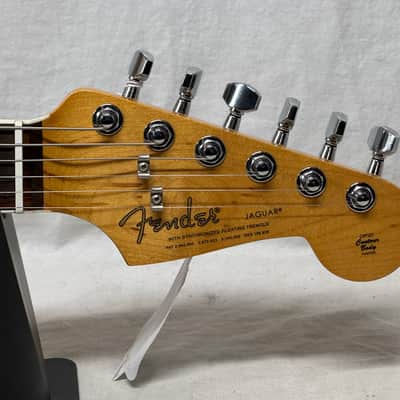 Fender Kurt Cobain Jaguar Guitar with Case 2016 - 3-Color Sunburst / Rosewood fingerboard image 7