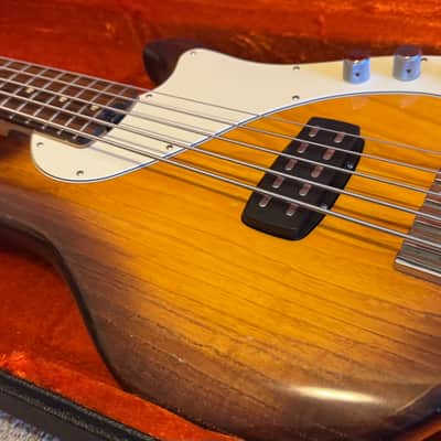 Fender American Deluxe Dimension Bass V 2014 - 2016 - Violin Burst image 3