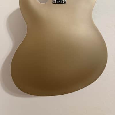 Fender Tom DeLonge Starcaster 2023 - Shoreline Gold - MINT image 3