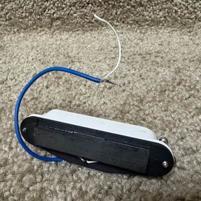 Gen Single Coil Pickup White Cover B image 2