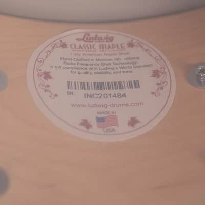 Ludwig 6.5" x 14" Classic Maple Snare Drum, Vintage Blue Oyster image 4