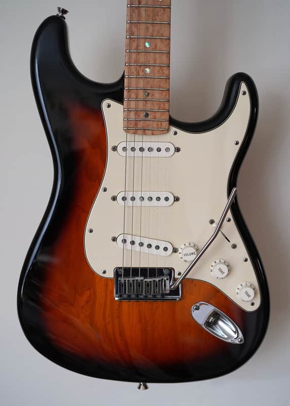Fender Custom Shop Custom Deluxe Stratocaster | Reverb Canada