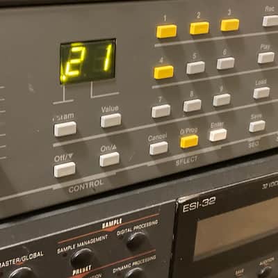 Ensoniq Mirage 1986 - Gray image 1