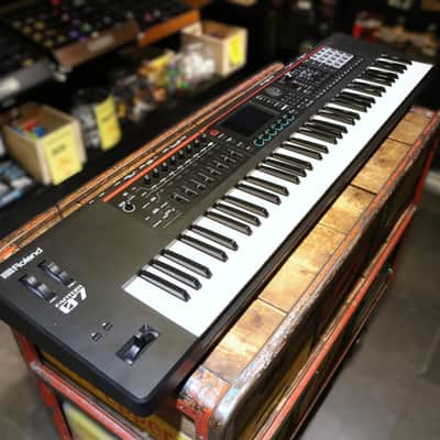 Roland FANTOM-07 76-Key Workstation Keyboard 2022 - Present - Black