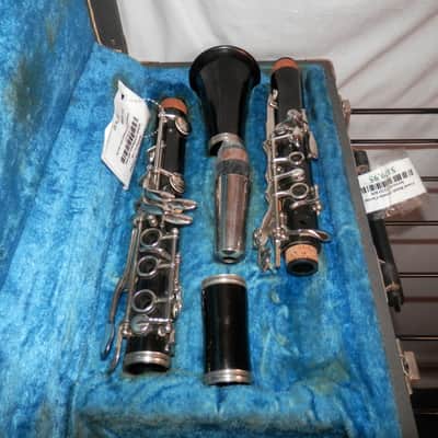 Bundy Resonite Bb Student Clarinet with case and mouthpiece Recently Serviced image 2