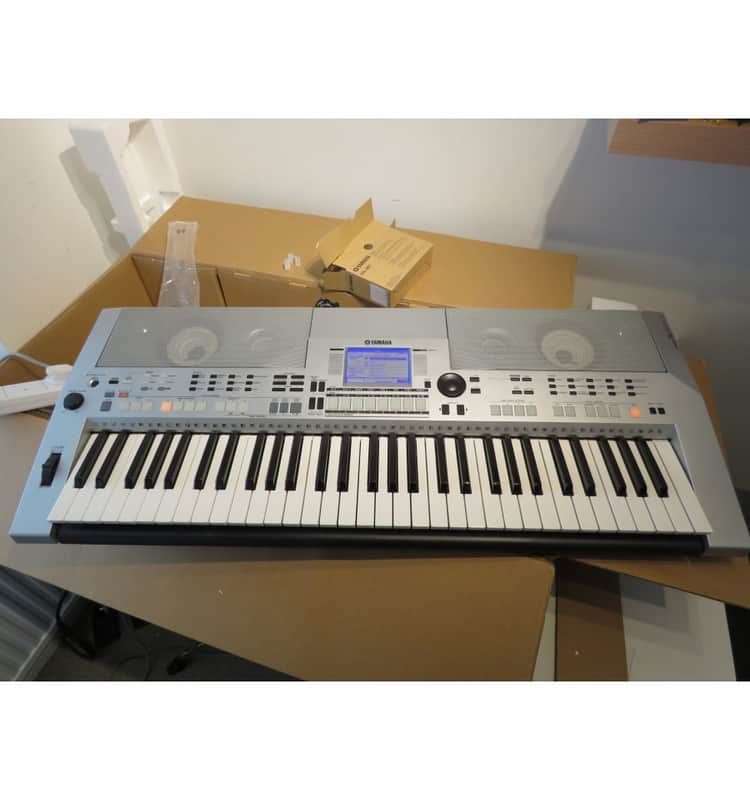 Yamaha PSR-S550 Silver 61 Key Digital Keyboard - New in Box | Reverb