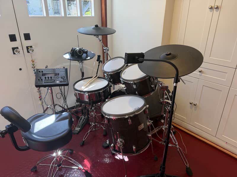 Roland VAD706 Acoustic Design Series Electronic V-Drum Kit Gloss Ebony