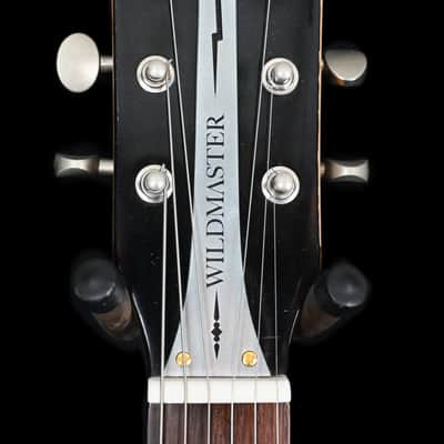 Wild Customs Wildmaster from 2022 in White Ja'o Pinstripe with Case image 8