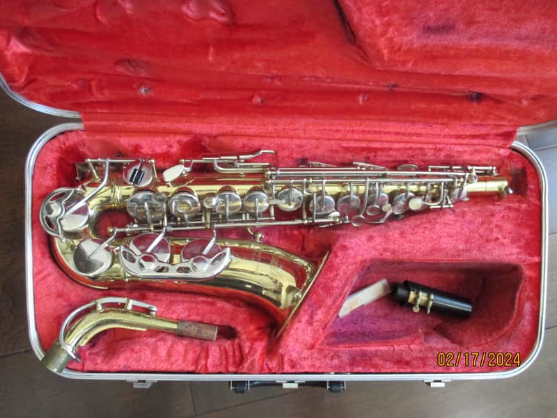 Armstrong brand Saxophone with mouthpiece, reed and case. Made in USA image 1