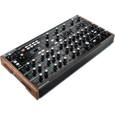 Novation PEAK Hybride poly 8 voix