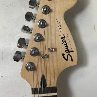 Squier Affinity Series Stratocaster with Rosewood Fretboard 2014 - 2016 - Lake Placid Blue image 2