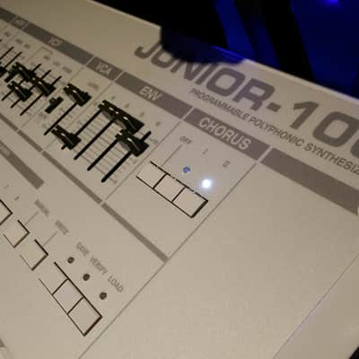 Roland  Juno (junior) 106 white image 1