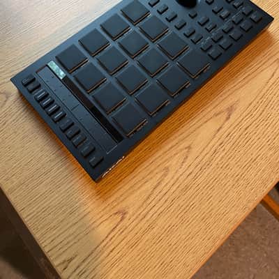 Akai MPC Studio Music Production Controller 2021 - Present - Black image 2