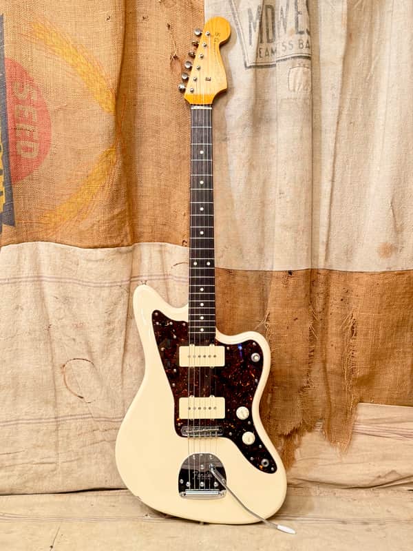 Fender MIJ Classic 60's Jazzmaster 2016 - Vintage White image 1