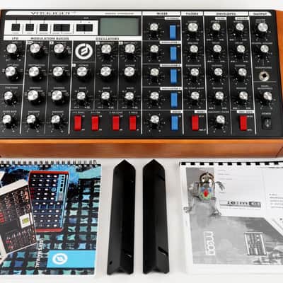 MOOG Voyager RME Analoger Synthesizer Rack + Holz + Wie Neu + OVP + Garantie image 2