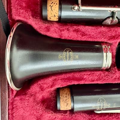 Buffet Crampon E11 Intermediate Bb Clarinet 2010s - Black image 3