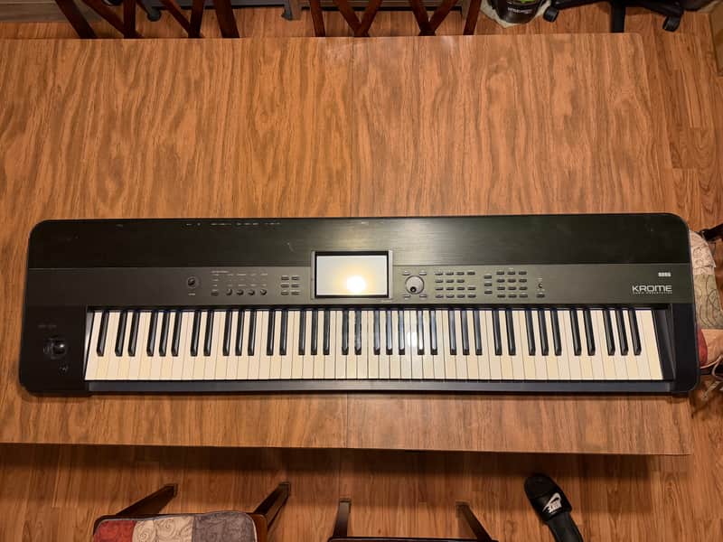 Korg KROME 88-Key Synthesizer Workstation 2010s - Black