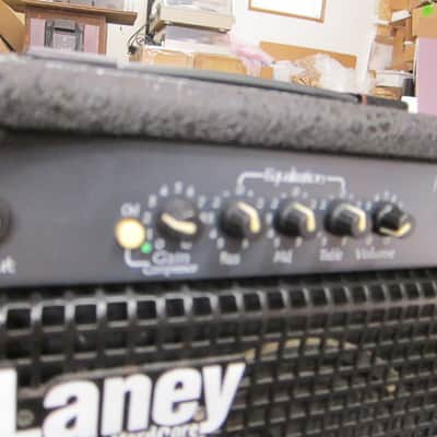Laney HCM-15B Bass Amp, Compression 8