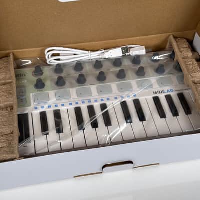 Arturia Minilab Universal MIDI Controller Keyboard White 25 Key image 9