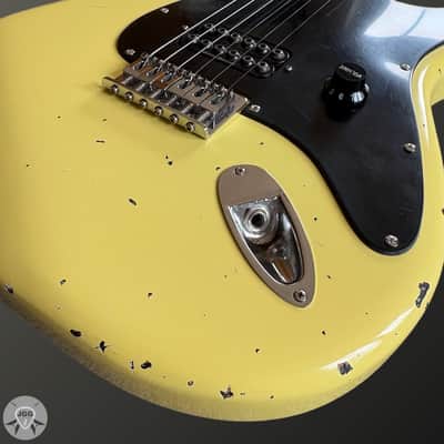 Squier Tom DeLonge Stratocaster Butter Cream Road Worn – Very Good Condition image 6